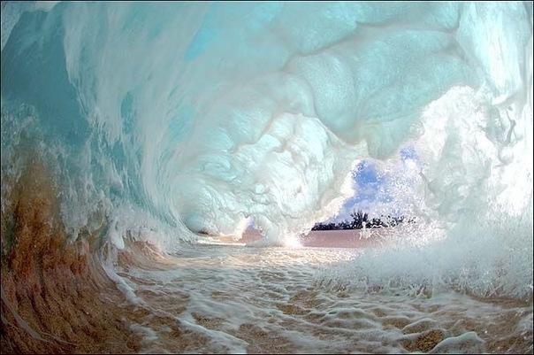 Подборка потрясающих фотографий волн, сделанная гавайским фотографом Clark Little. X_1fc84134