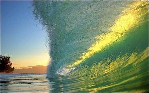 Подборка потрясающих фотографий волн, сделанная гавайским фотографом Clark Little. X_784bd134
