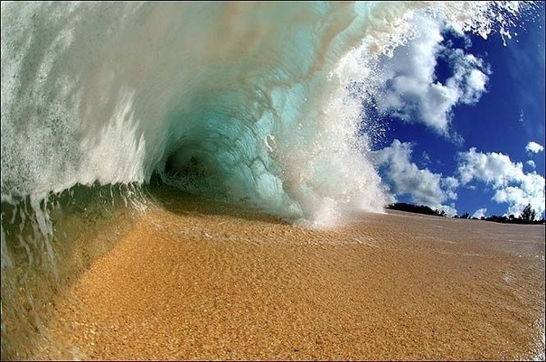 Подборка потрясающих фотографий волн, сделанная гавайским фотографом Clark Little. X_fb205ae8